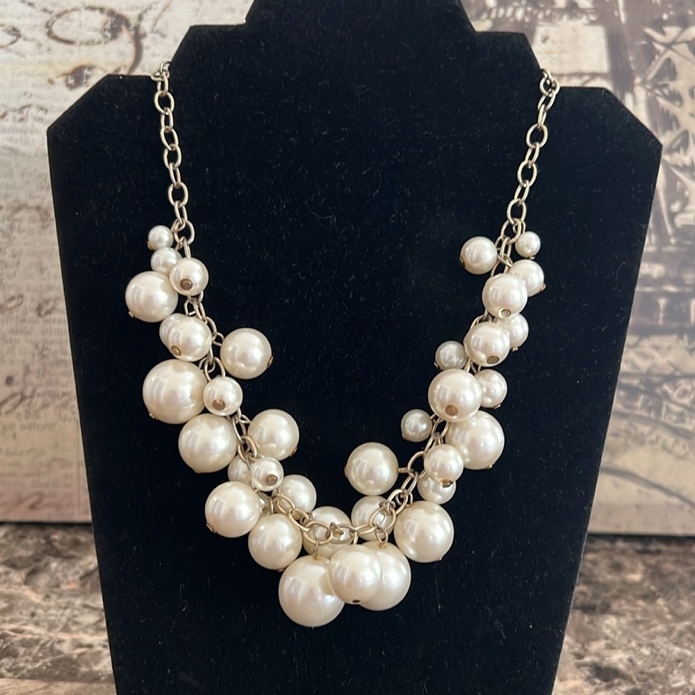 Elegant Pearl Cluster Necklace EUC - Picture 3 of 7